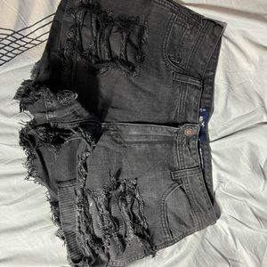 USED HOLLISTER HIGH RISE BOYFRIEND SHORTS. SIZE:11